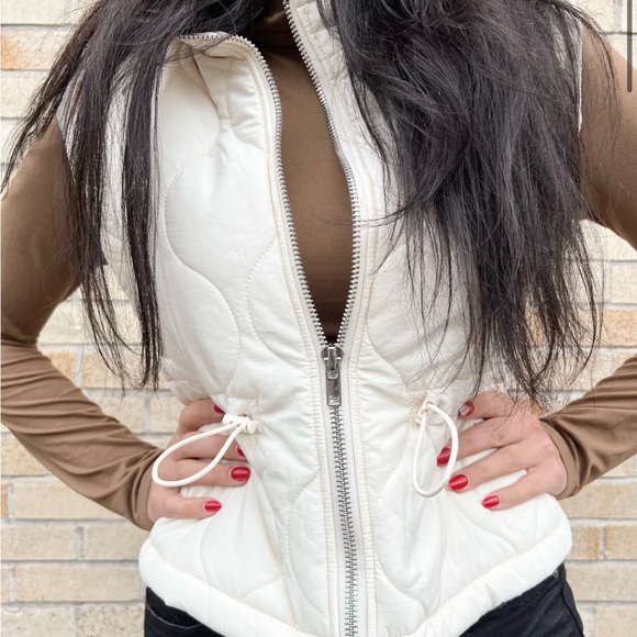 Off white vest - Picture 3 of 3